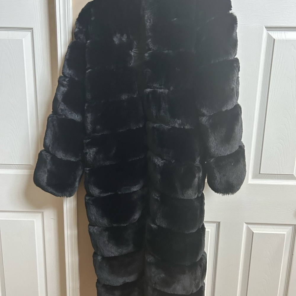 Azalea (Akira) brand fur coat